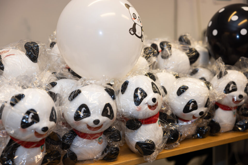 斯德哥尔摩中国文化中心举办熊猫彩绘活动